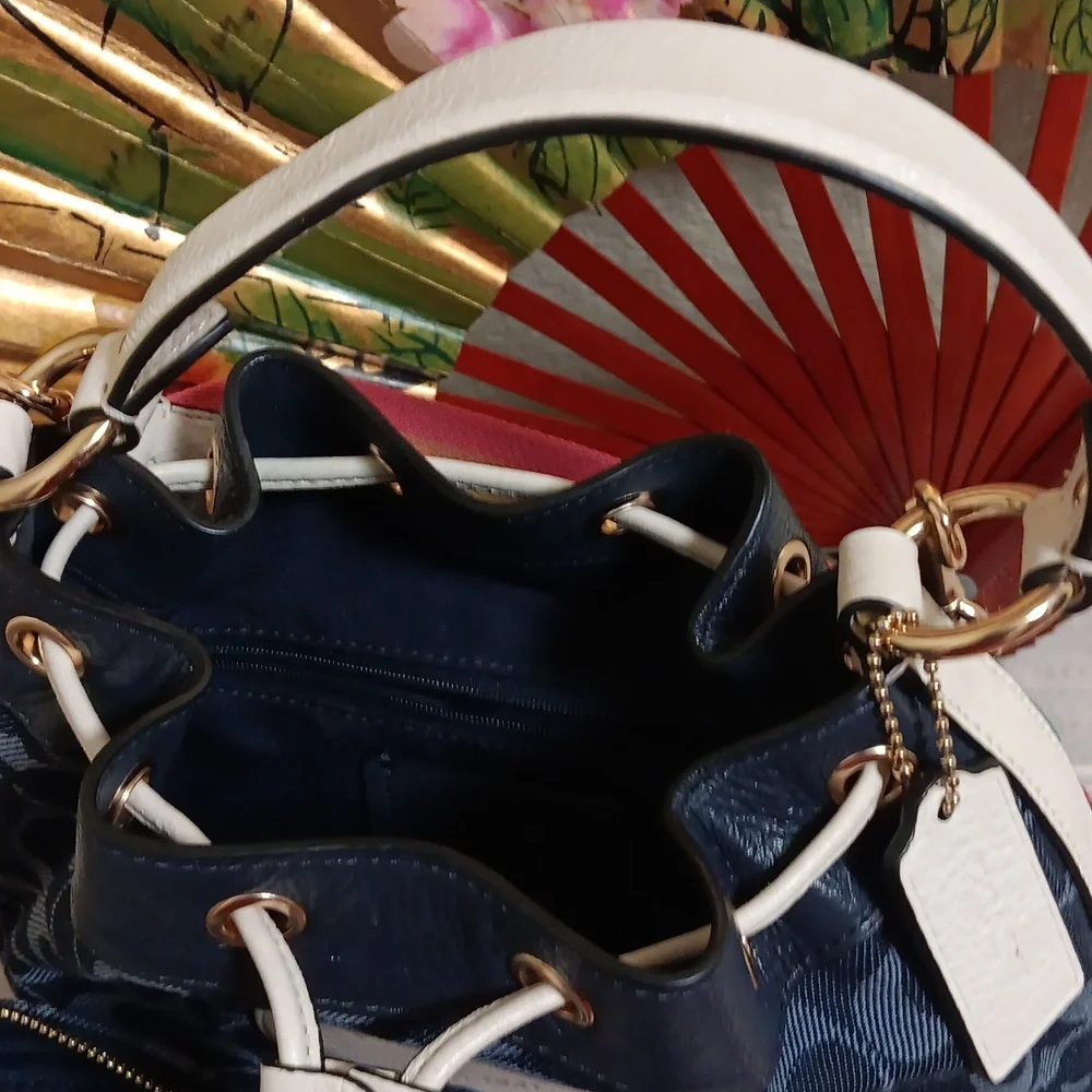 Coach  demin bucket bag - Picture 3 of 7